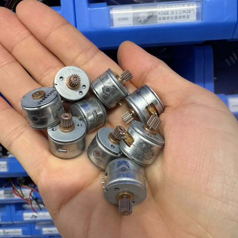 1PC DC 5V Micro Stepping Motor 15mm Diameter Stepper Motor with 0.25 Modulus 16T Metal Gear 18 Degree 2-phase 4-wire