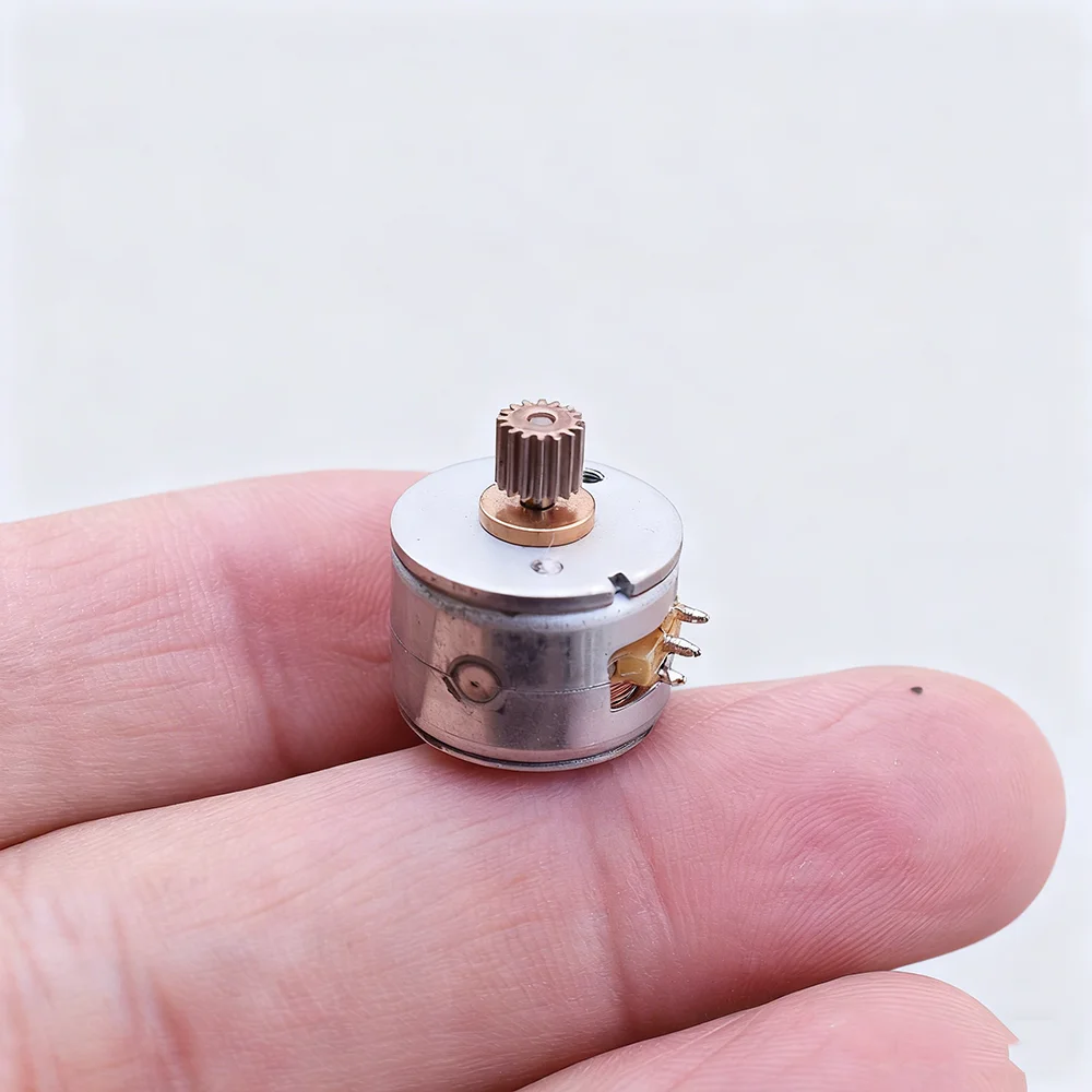 18 Degree Mini 15mm Diameter Stepper Motor 2 Phase 4 Wire Micro Stepping Motor With 16T Metal Gear For Digital Product Camera
